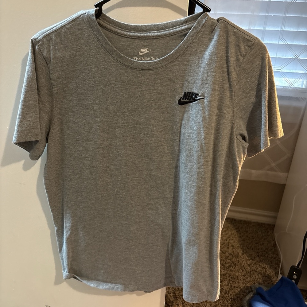 Nike Men's Heather Gray Short Sleeve Tee